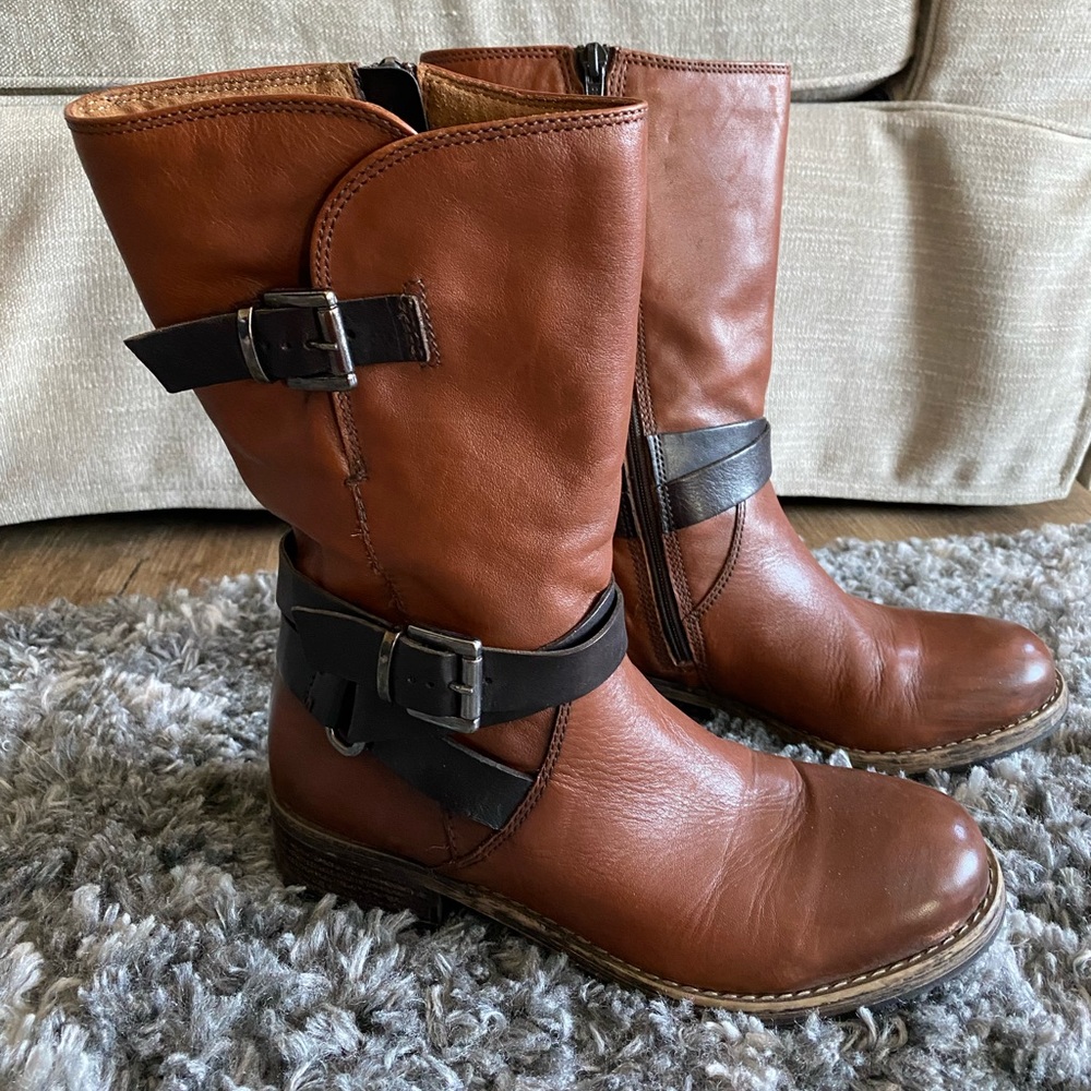 Clark’s boots size 7